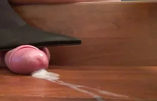 XXX Han är ram med ledbisk porr cancer och hans flickvän fyller i analstrumpor