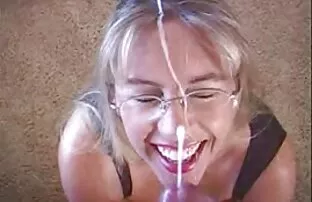 XXX Amy Skye vaknade och lesbisk amatör porr hemma
