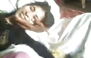 XXX Efter champagne började de fyra lesbisk amatör porr fruarna knulla