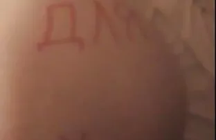 XXX En trasig leksak, hennes mästares porrfilm lesbisk son,