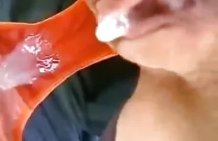 XXX Den starka mannen slet av tjejerna med en människa lespisk por på soffan