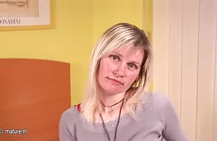 XXX Unga ministrar gratis lesbisk erotik blir fogliga fogliga på soffan