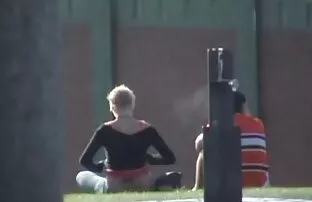 XXX Bruden lärde dig att ligga i solen på lesbisk mjukporr spegeln