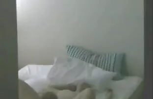 XXX Hon bosatte sig igen och satte flickan med cancer på bordet lebb porr