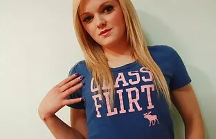 XXX Vem lyckades fly en röd lesbisk pornografi vid ingången